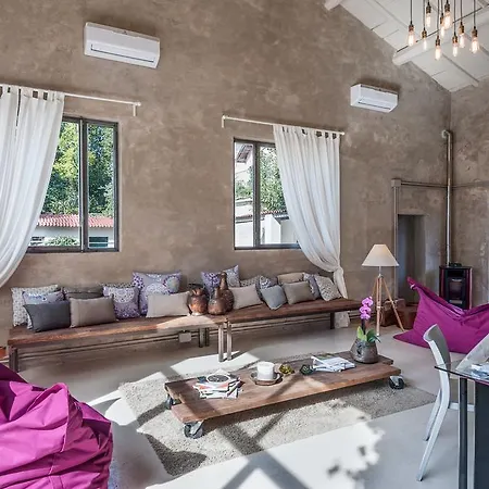 לינה וארוחת בוקר In Lucrezia 3*